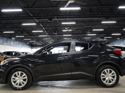 Used 2019 Toyota C-HR LE FWD image 2