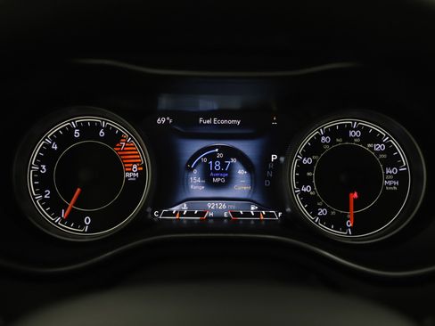 Used 2019 Jeep Cherokee Limited image 27