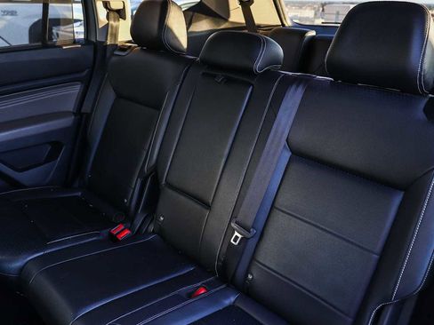 Used 2021 Volkswagen Atlas SE w/ Towing Package image 19