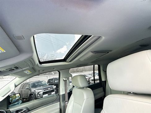 Used 2020 Chevrolet Suburban LT image 24