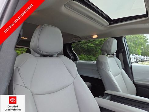 Certified 2025 Toyota Sienna XLE FWD image 15