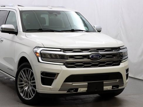 Used 2023 Ford Expedition Platinum image 2