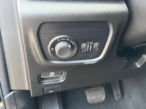 Used 2024 Jeep Grand Cherokee Laredo w/ Luxury Tech Group I AWD/4WD image 15