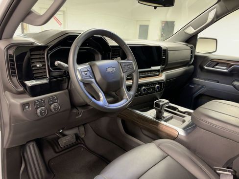 Used 2024 Chevrolet Silverado 1500 LT Trail Boss w/ LT Trail Boss Premium Package image 3