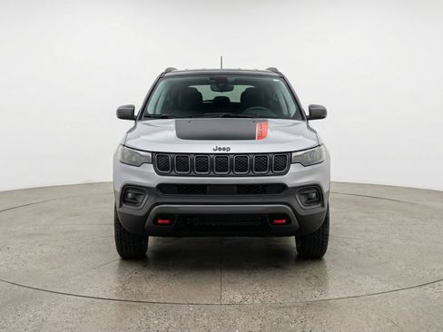 Used 2025 Jeep Compass Trailhawk AWD/4WD image 2