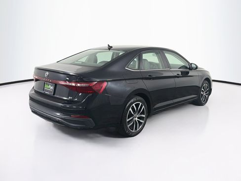 Used 2025 Volkswagen Jetta SE FWD image 9