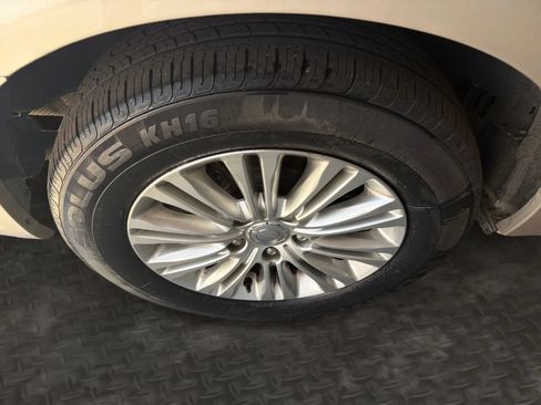 Used 2015 Chrysler Town & Country Touring-L w/ Driver Convenience Group FWD image 42