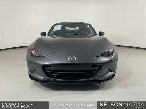 Used 2018 MAZDA MX-5 Miata Club RWD image 2