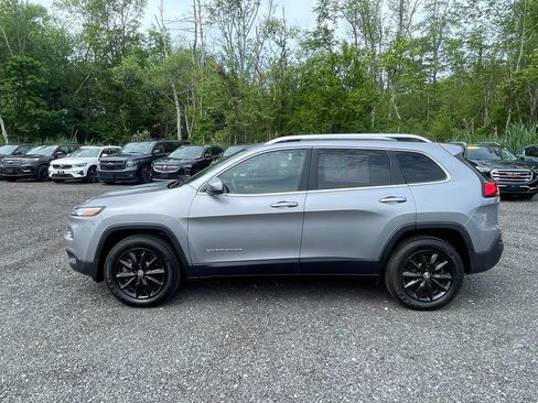 Used 2017 Jeep Cherokee Limited AWD/4WD image 9
