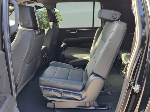 New 2026 Chevrolet Suburban Z71 w/ Z71 Off-Road Package AWD/4WD image 12