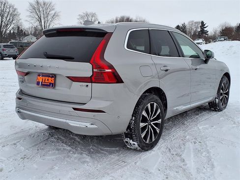 Used 2023 Volvo XC60 B5 Plus image 26