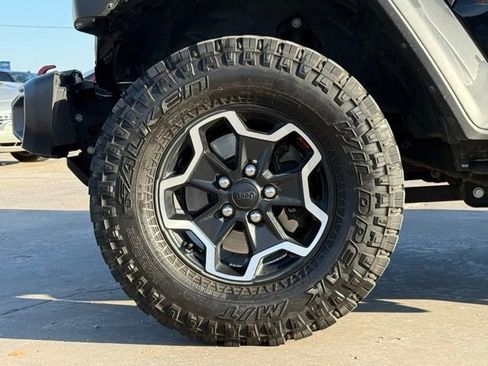 Used 2023 Jeep Gladiator Rubicon w/ Cold Weather Group image 12