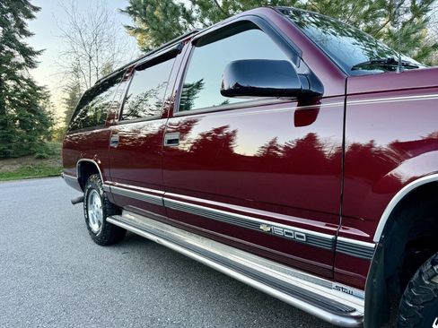 Used 1994 Chevrolet Suburban 4WD image 22