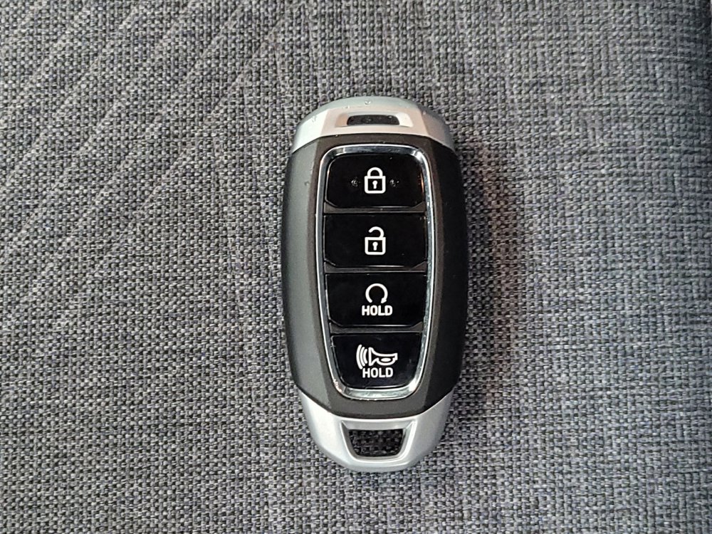 Used 2025 Hyundai Venue Limited FWD image 32