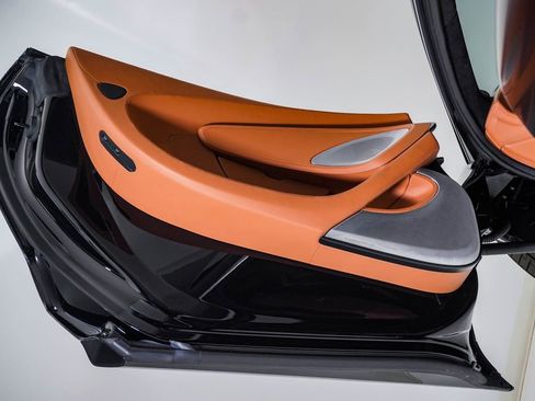 Used 2023 McLaren GT RWD image 32
