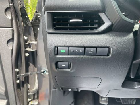 Used 2025 Nissan Sentra S FWD image 14