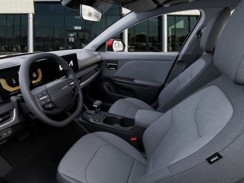 New 2025 Kia K4 LXS image 17