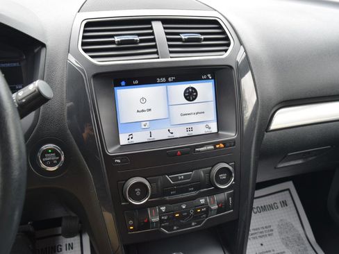 Used 2018 Ford Explorer XLT w/ Equipment Group 202A AWD/4WD image 22