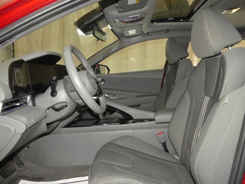 Used 2025 Hyundai Elantra SEL FWD image 23