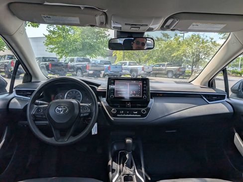 Used 2020 Toyota Corolla LE FWD image 22