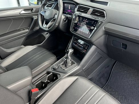 Used 2022 Volkswagen Tiguan SE R-Line AWD/4WD image 17