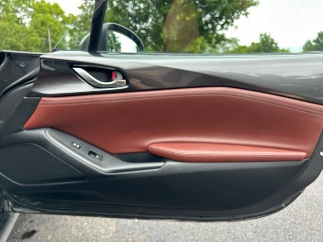 Used 2017 MAZDA MX-5 Miata RF Grand Touring RWD image 22