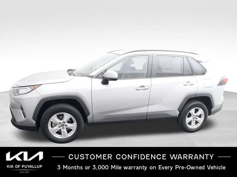 Used 2021 Toyota RAV4 XLE w/ XLE Grade Weather Package AWD/4WD image 8