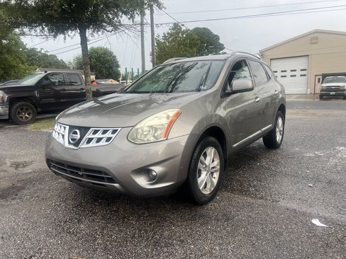 Used 2013 Nissan Rogue SV FWD image 2