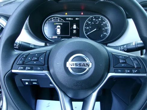 Used 2021 Nissan Versa SV FWD image 19