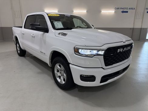 Used 2025 RAM 1500 Big Horn AWD/4WD image 4