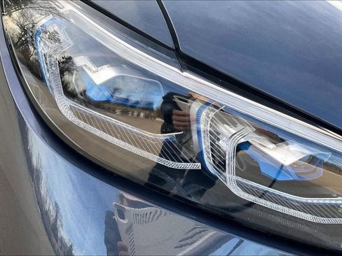 Used 2022 BMW X7 M50i w/ Executive Package image 29