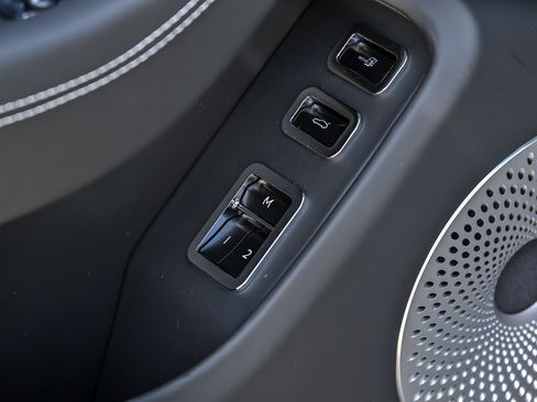 New 2026 Bentley Flying Spur Plug-In Hybrid AWD/4WD image 17