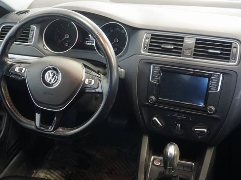 Used 2017 Volkswagen Jetta SE image 26