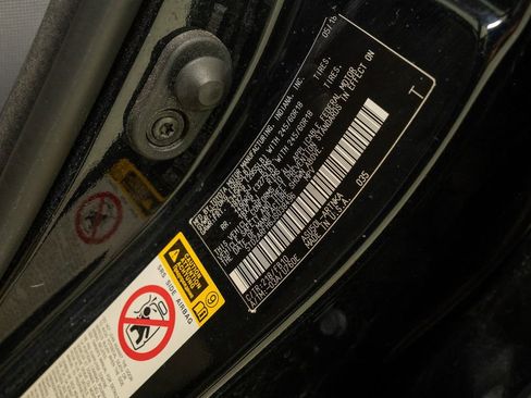 Used 2018 Toyota Highlander LE image 19