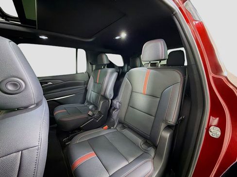 Used 2024 Chevrolet Traverse RS image 25