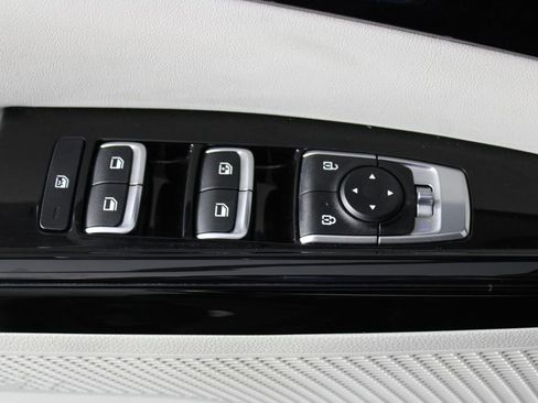 Used 2024 Kia Carnival EX image 24