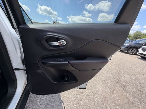 Used 2022 Jeep Cherokee Trailhawk w/ Sun, Sound & Nav Group AWD/4WD image 29