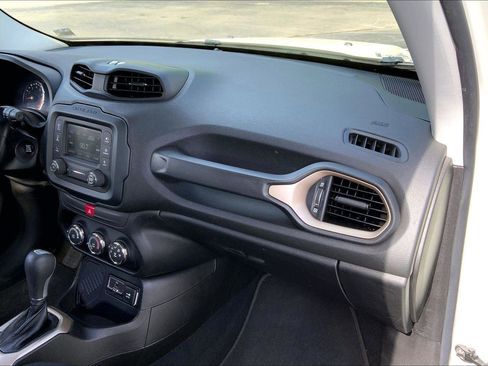 Used 2017 Jeep Renegade Sport w/ Power & Air Group FWD image 14