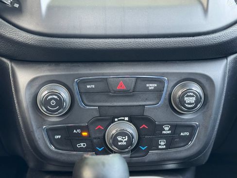 Used 2020 Jeep Compass Latitude AWD/4WD image 23