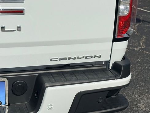 Used 2022 GMC Canyon Denali image 11
