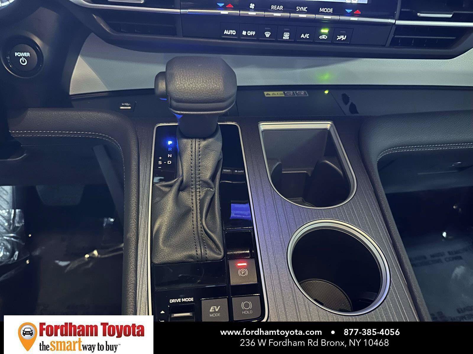 Used 2026 Toyota Sienna LE FWD image 19