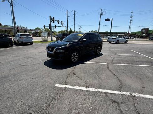 Used 2021 Nissan Rogue SV w/ Premium Package image 6