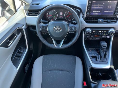 Certified 2022 Toyota RAV4 XLE w/ Convenience Package AWD/4WD image 17