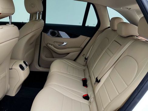Used 2018 Mercedes-Benz GLC 300 4MATIC w/ Premium Package image 17