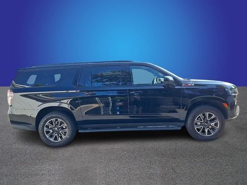 Used 2023 Chevrolet Suburban Z71 AWD/4WD image 2