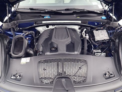 Certified 2023 Porsche Macan Turbo AWD/4WD image 25