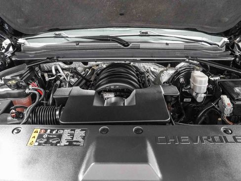 Used 2018 Chevrolet Suburban Premier RWD image 28