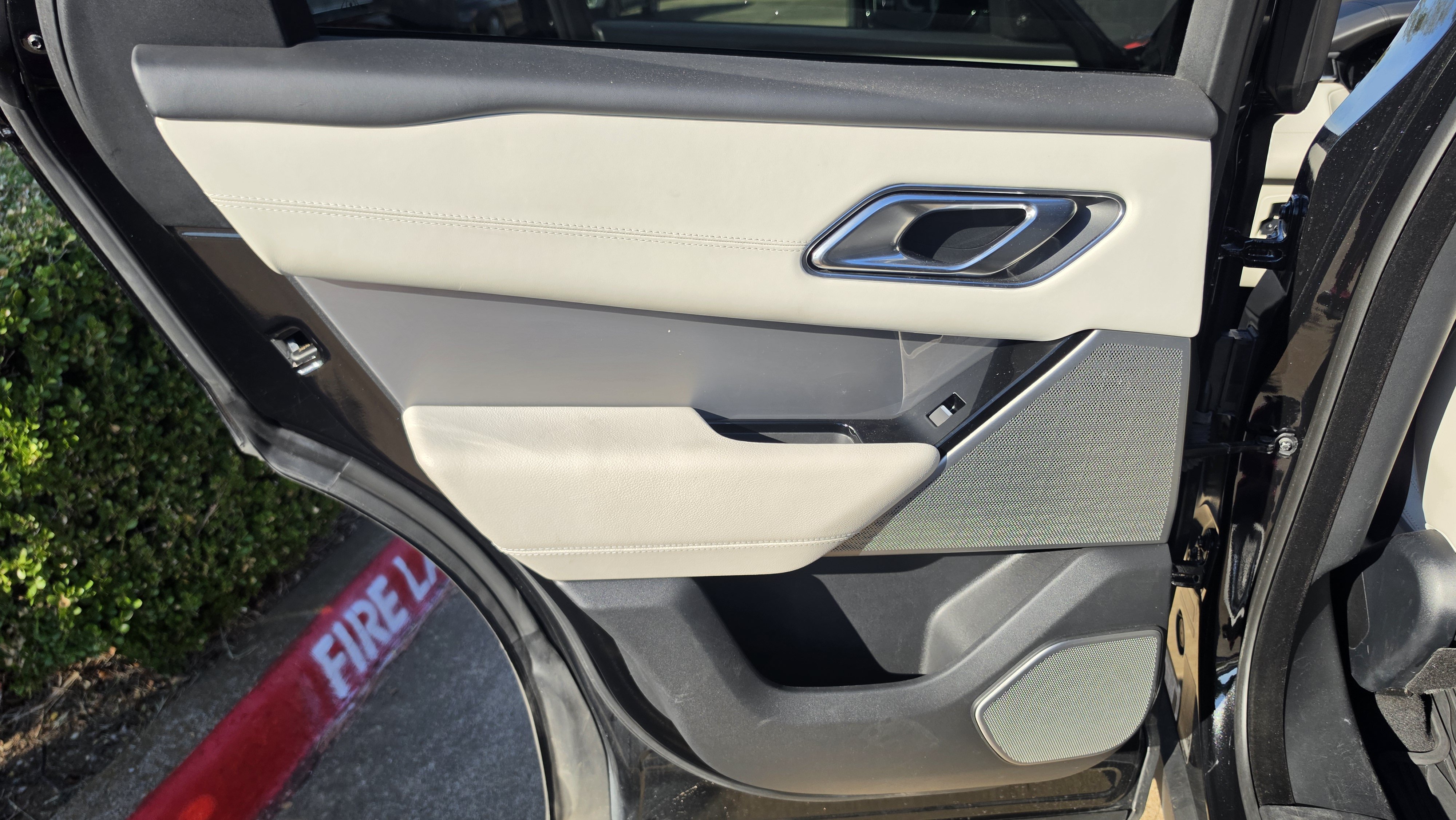 Used 2018 Land Rover Range Rover Velar R-Dynamic SE AWD/4WD image 22