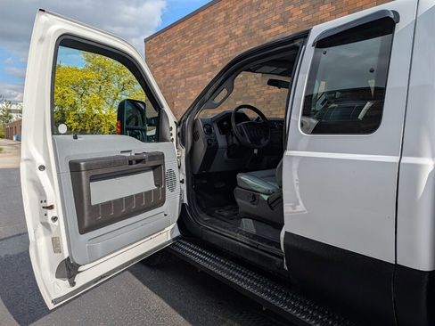 Used 2015 Ford F250 XL w/ Power Equipment Group AWD/4WD image 14