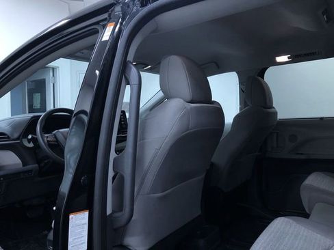 Certified 2022 Toyota Sienna LE image 19